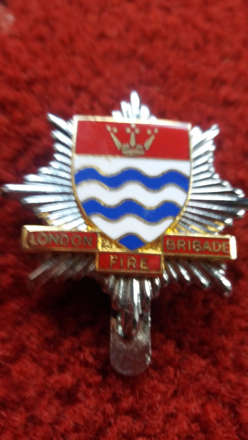 London Fire Brigade G.L.C 1965 To 1988 Gilt Thick Crown Cap Badge