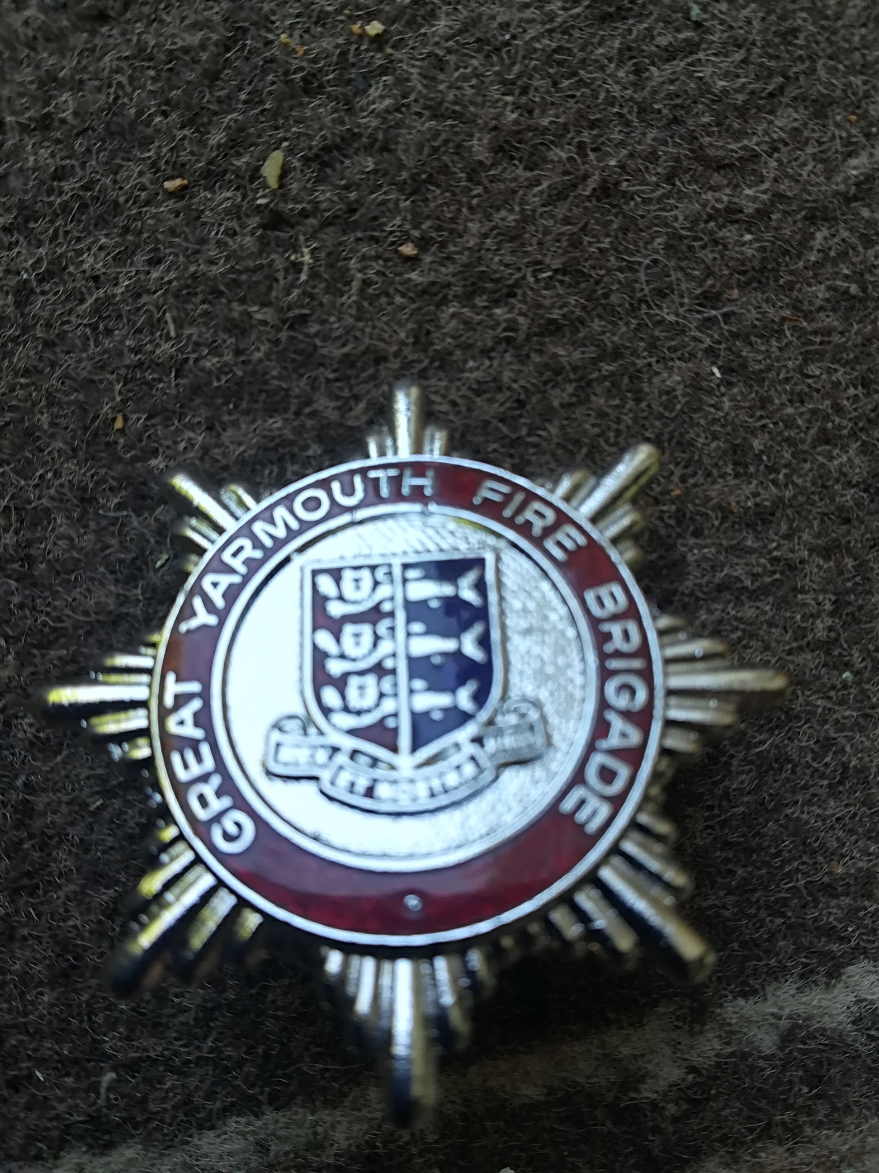 Great Yarmouth Fire Brigade 1948 To 1974 Enamel Cap Badge