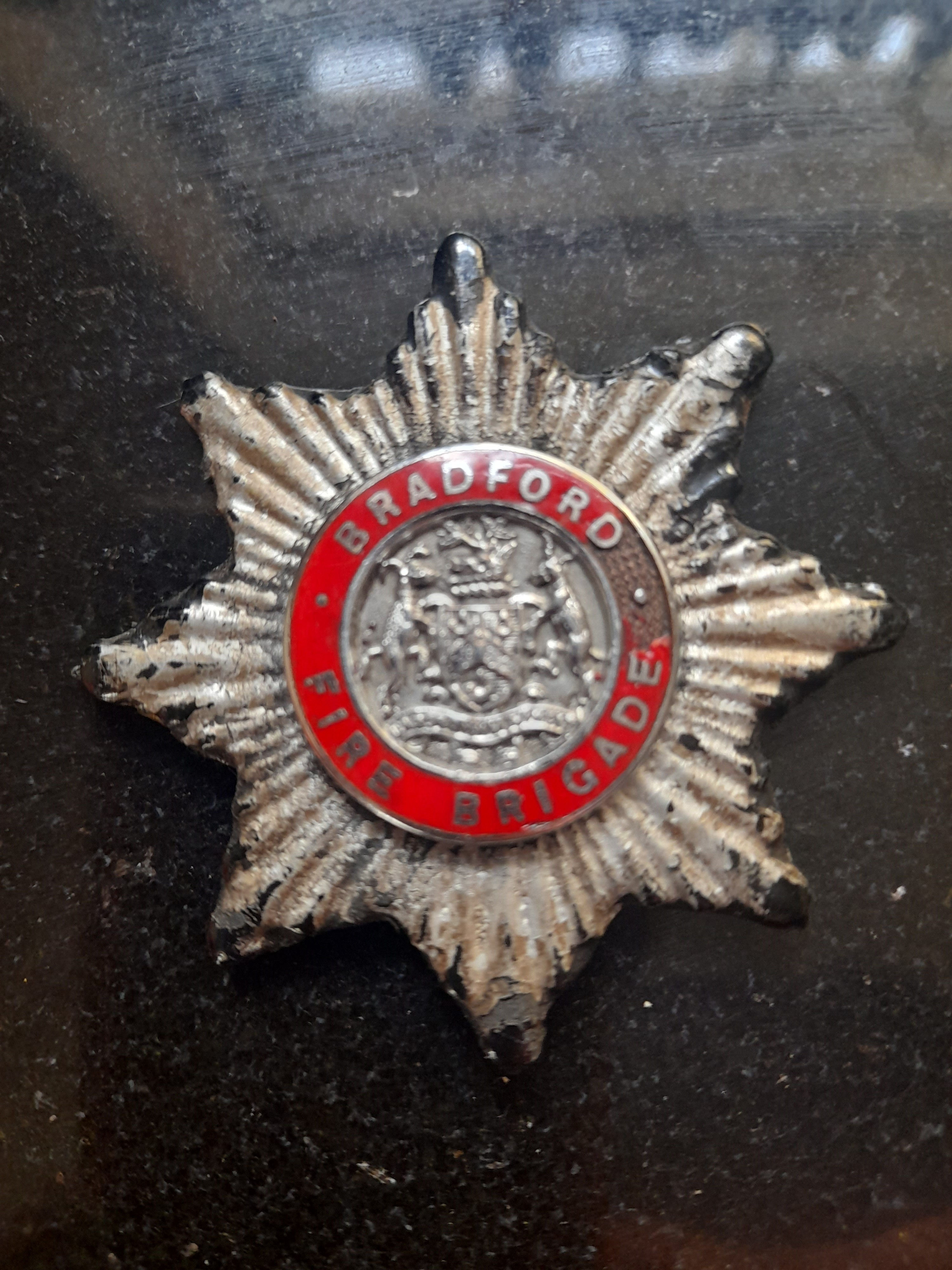 Bradford Fire Brigade 1948 To 1974 HELMET Badge