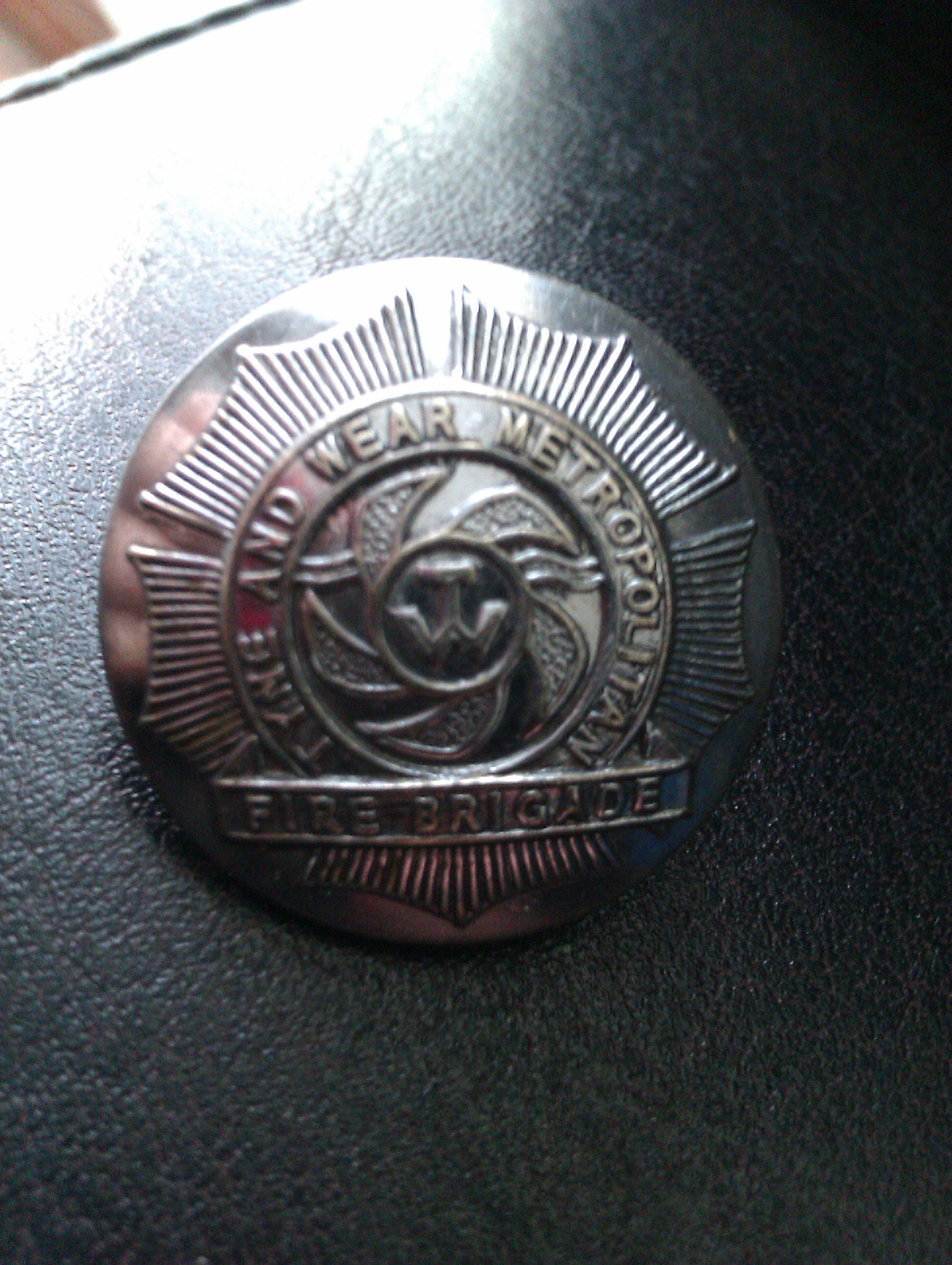 Tyne & Wear Metroplolitan T over W 1974 Button