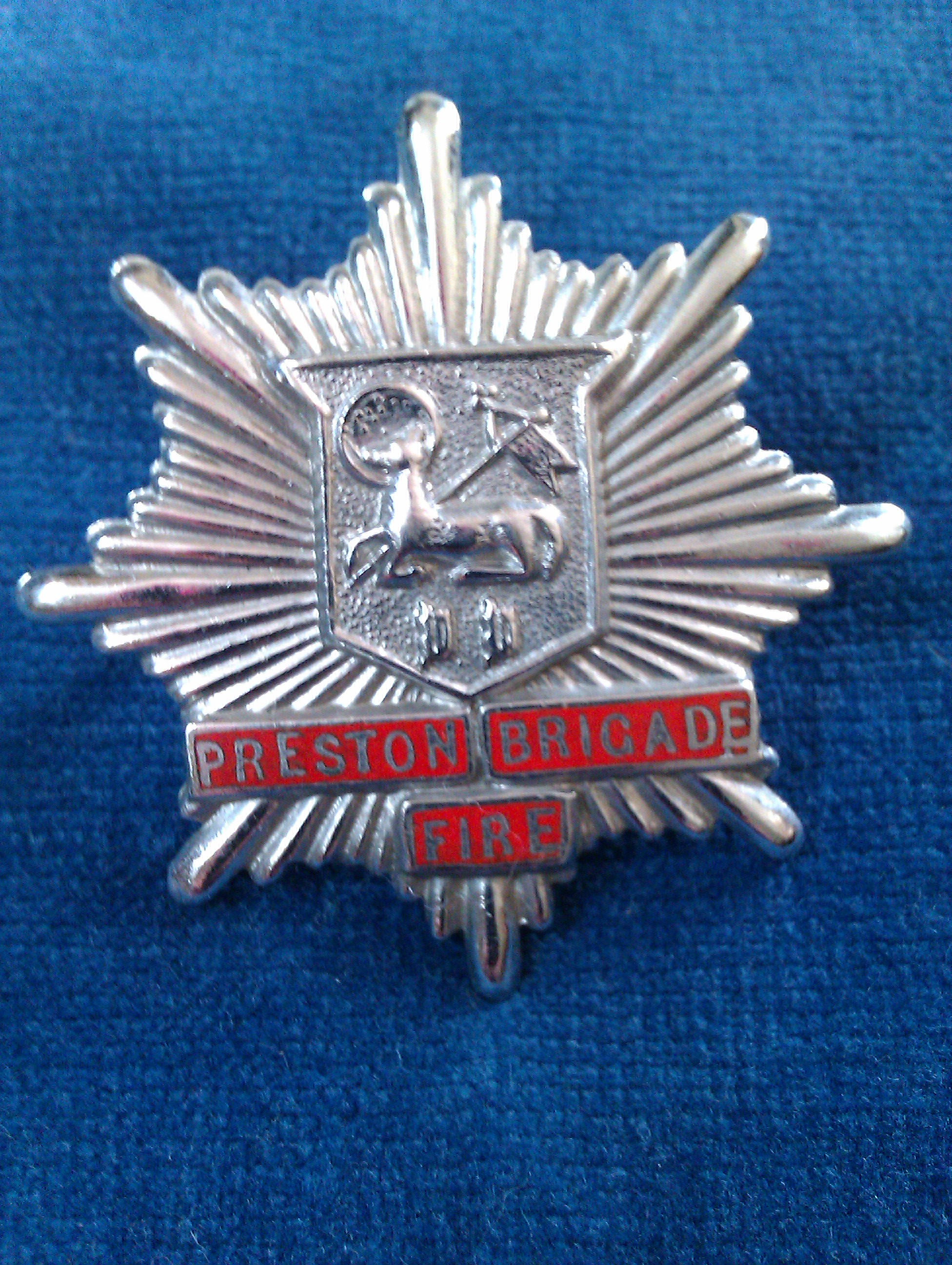 Preston Fire Brigade 1948 V Rare 1 Piece Cap Badge