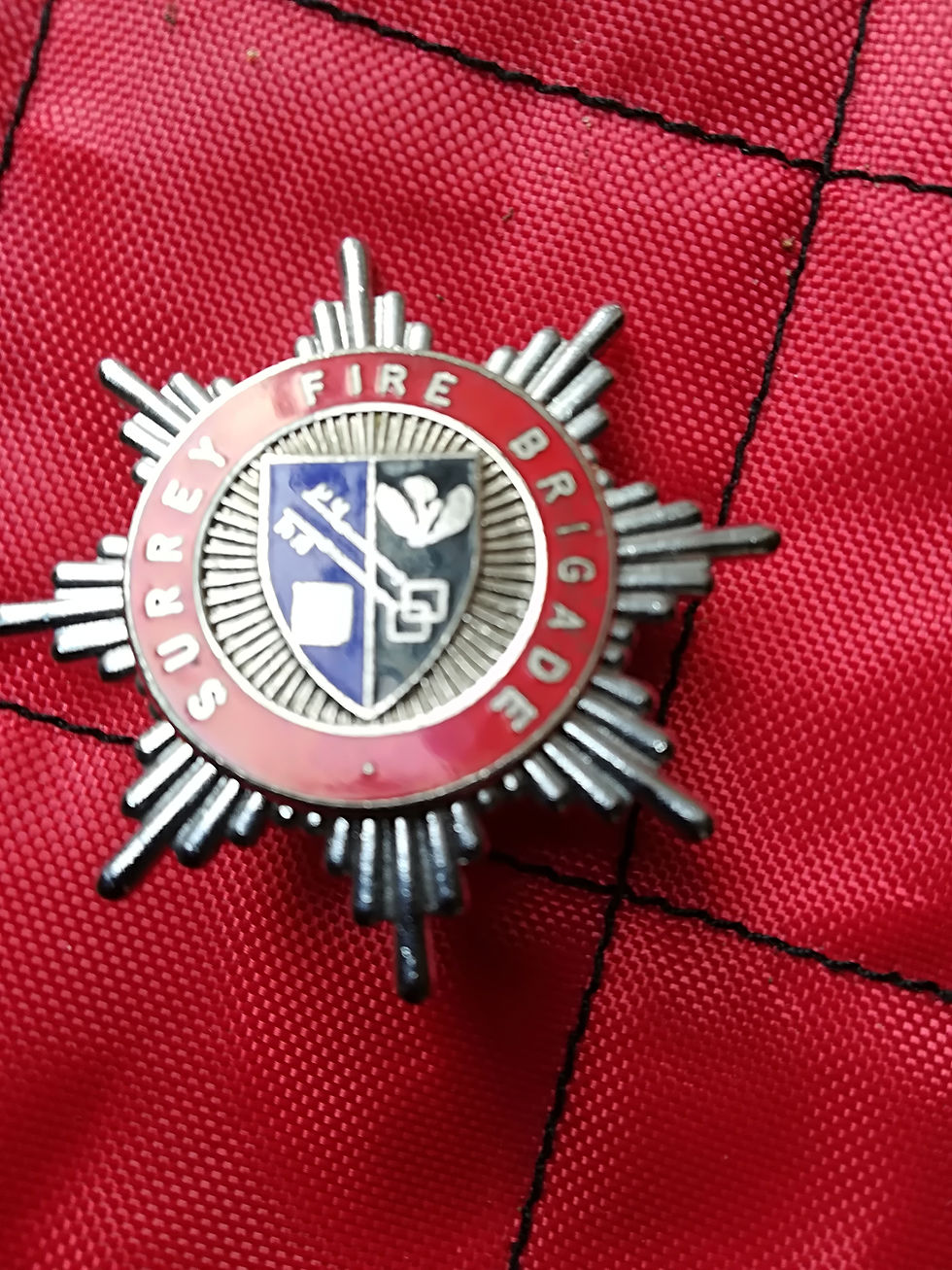 Surrey Fire Brigade 1976 To 1991 Sm Ltrs Cap Badge