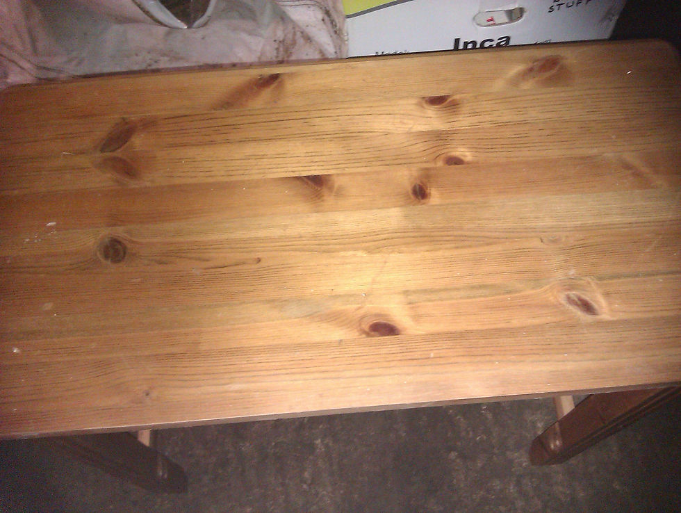 Thumbnail: Solid little Pine Table