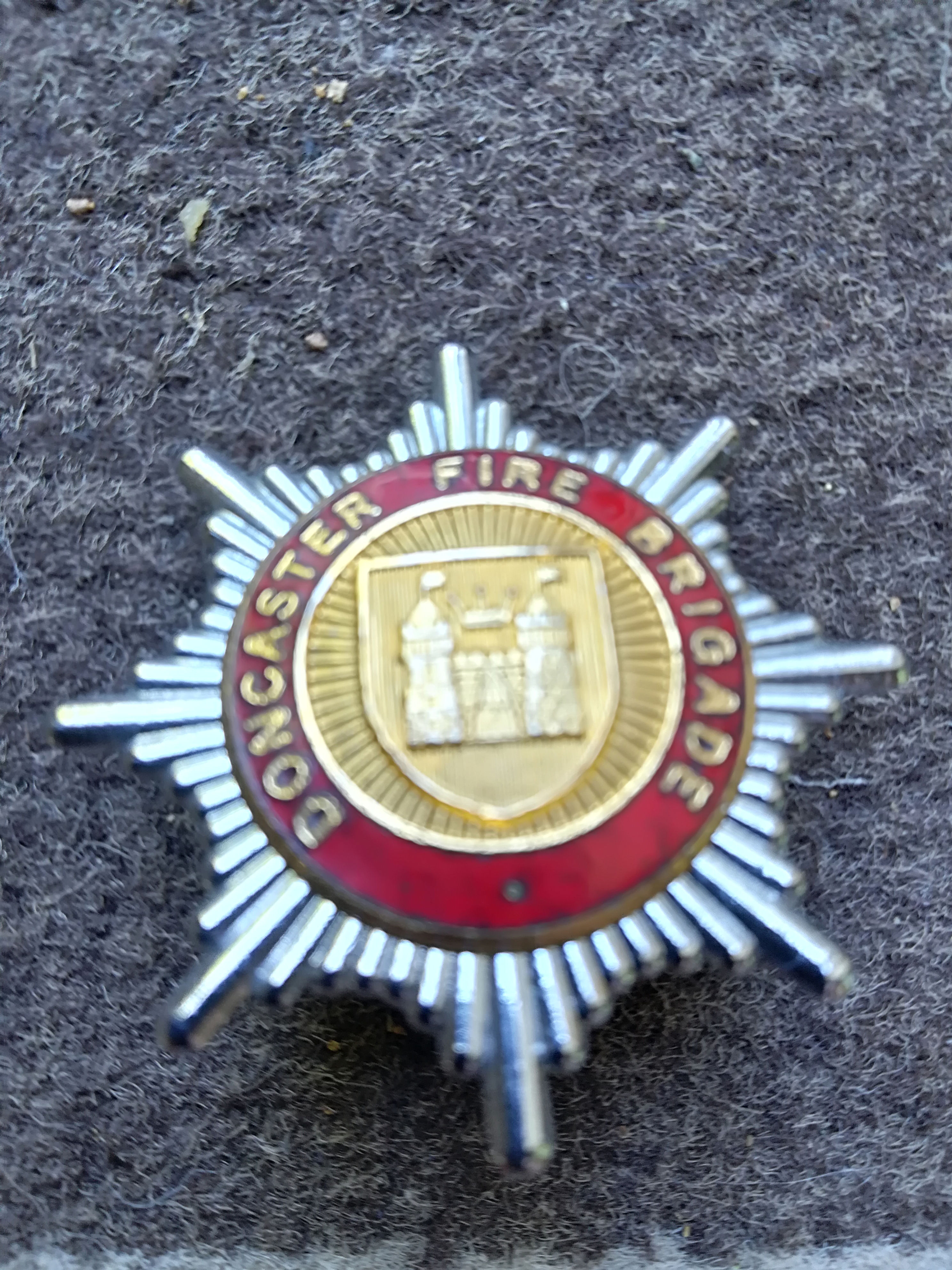 Docaster Fire Brigade 1948 To 1974 Gilt Cap Badge