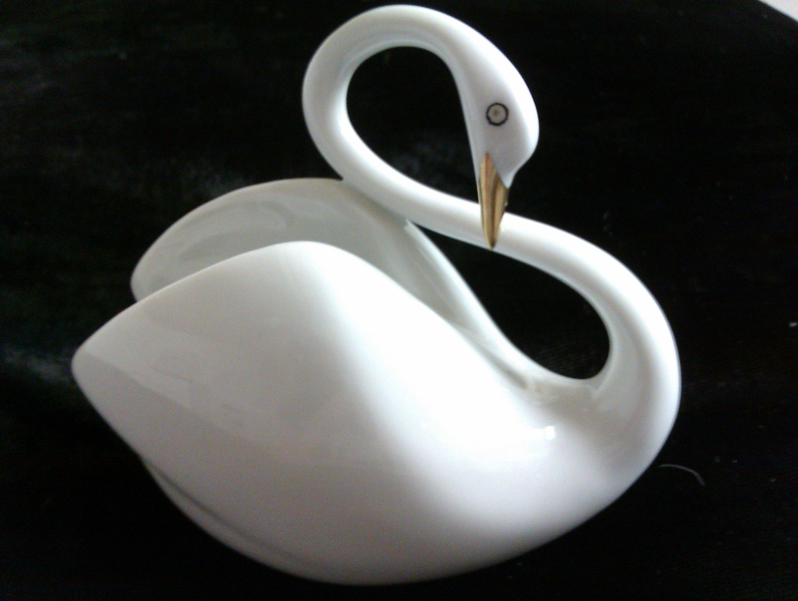 Vintage Hollohaza Hungarian Porcelain Swan