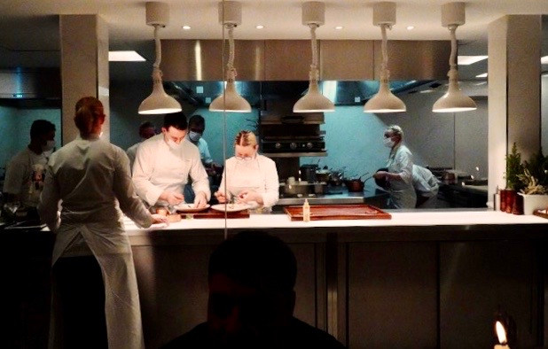 Clare Smyth nos preparativos do nosso jantar