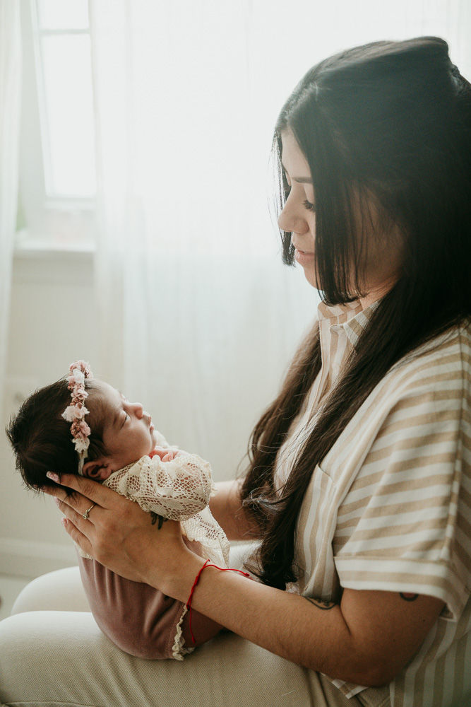 Baltimore lifestyle newborn photos – baby curled in mom’s arms