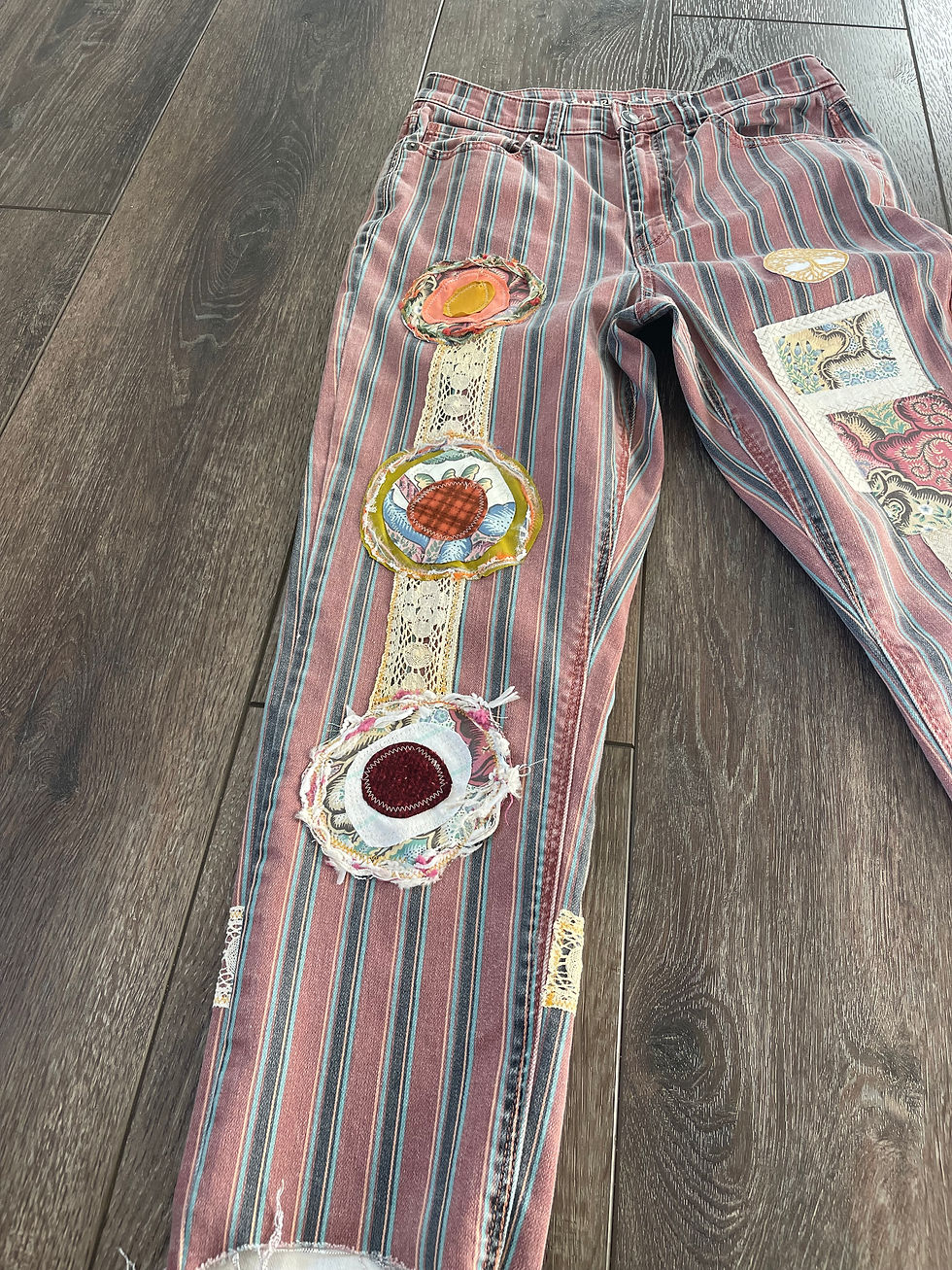 Thumbnail: Sz 6 Striped American Eagle Ankle Jeans