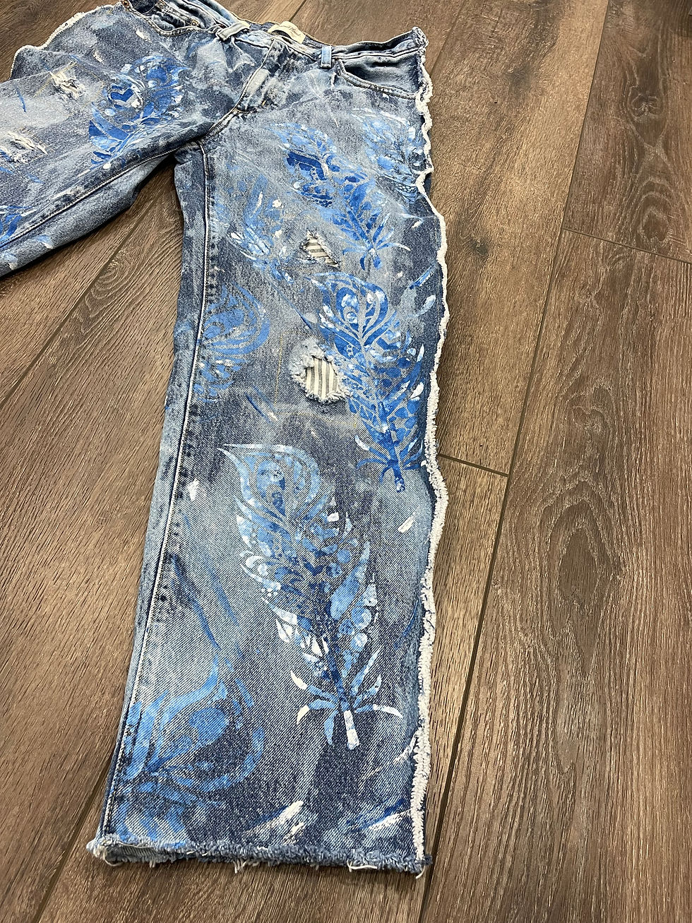 Thumbnail: Feather Painted Barrel Jeans