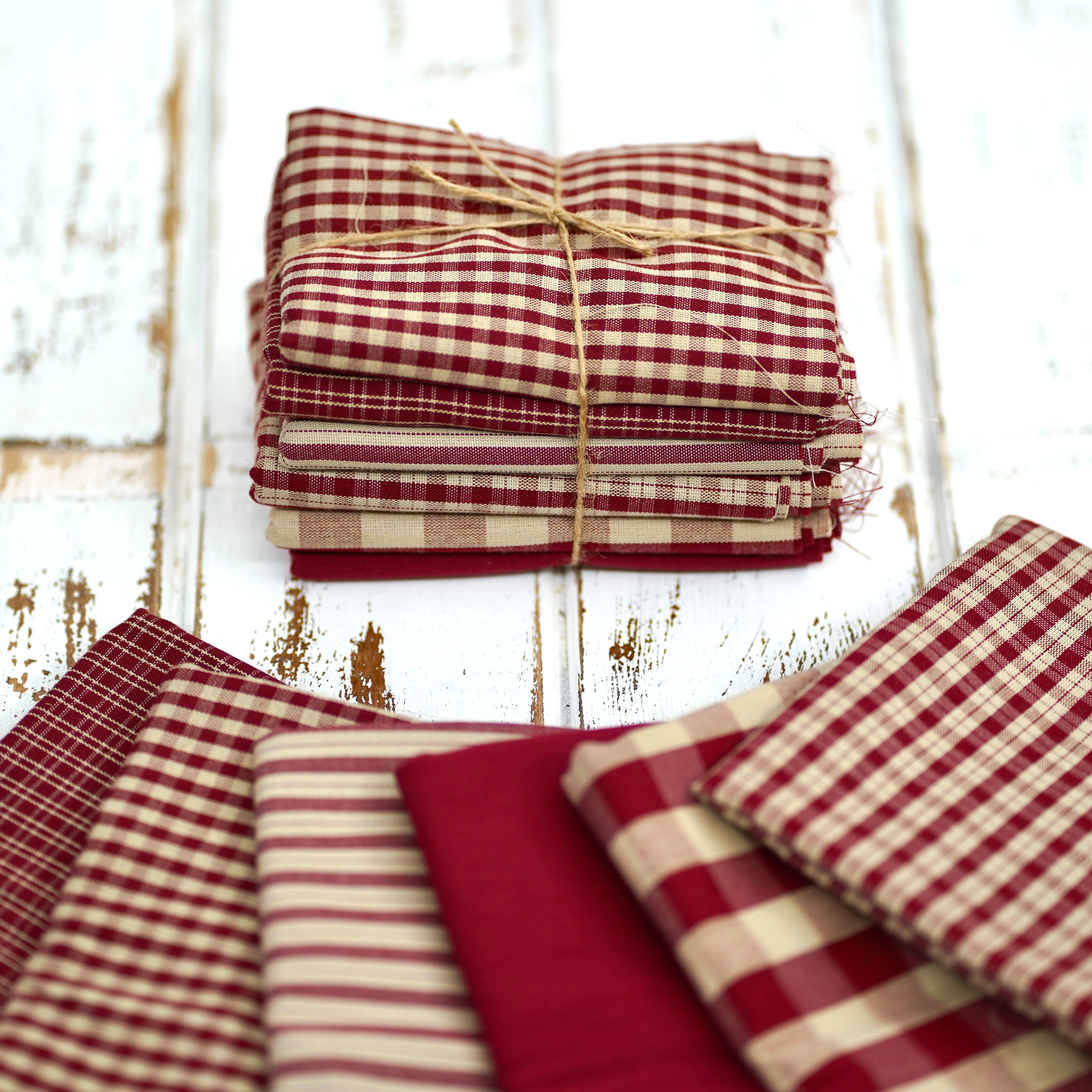 Precortado de 6 telas tramadas nacionales básicas - granates (50x70cm)