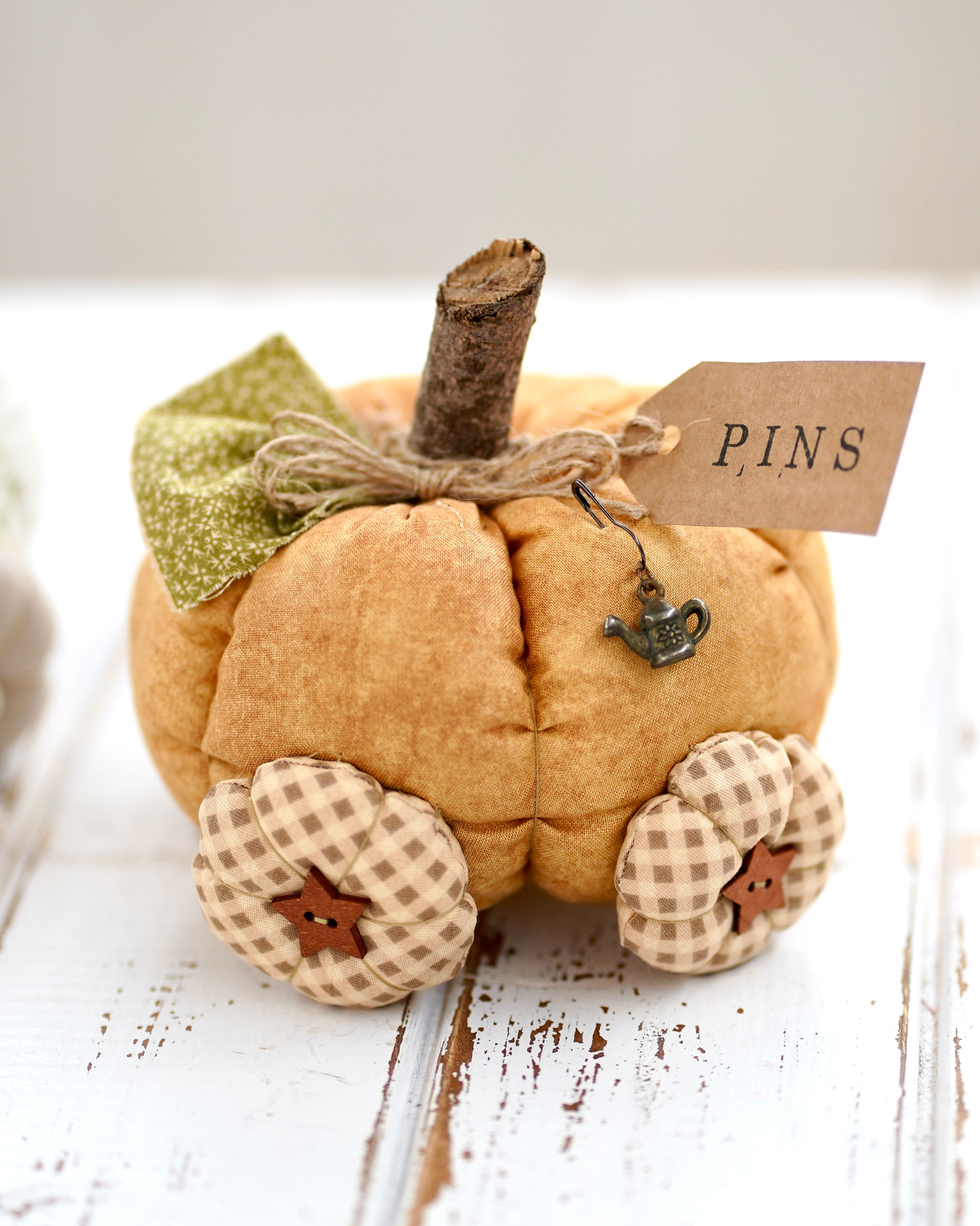 Alfiletero Calabaza "Con Ruedas" by Ana Martos