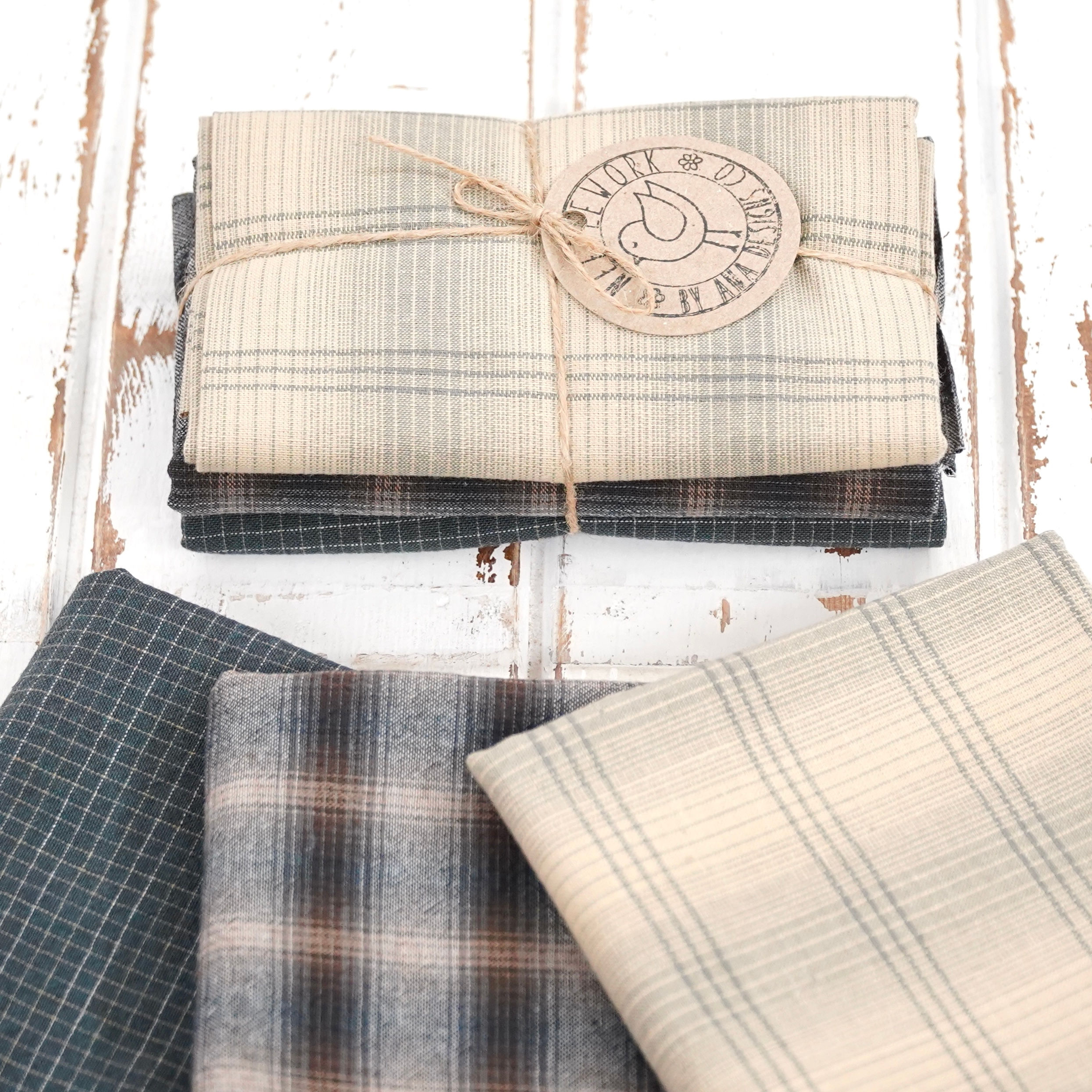 Precortado de 3 telas tramadas japonesas básicas en tonos oscuros (50x55cm)