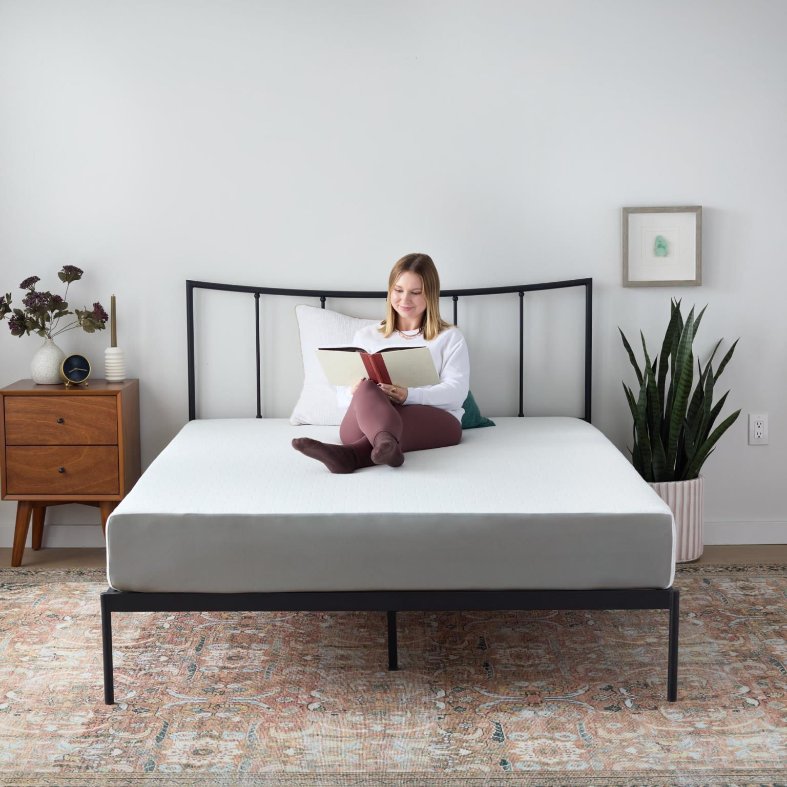 Weekender 8" Memory Foam Mattress with Waterproof Cover