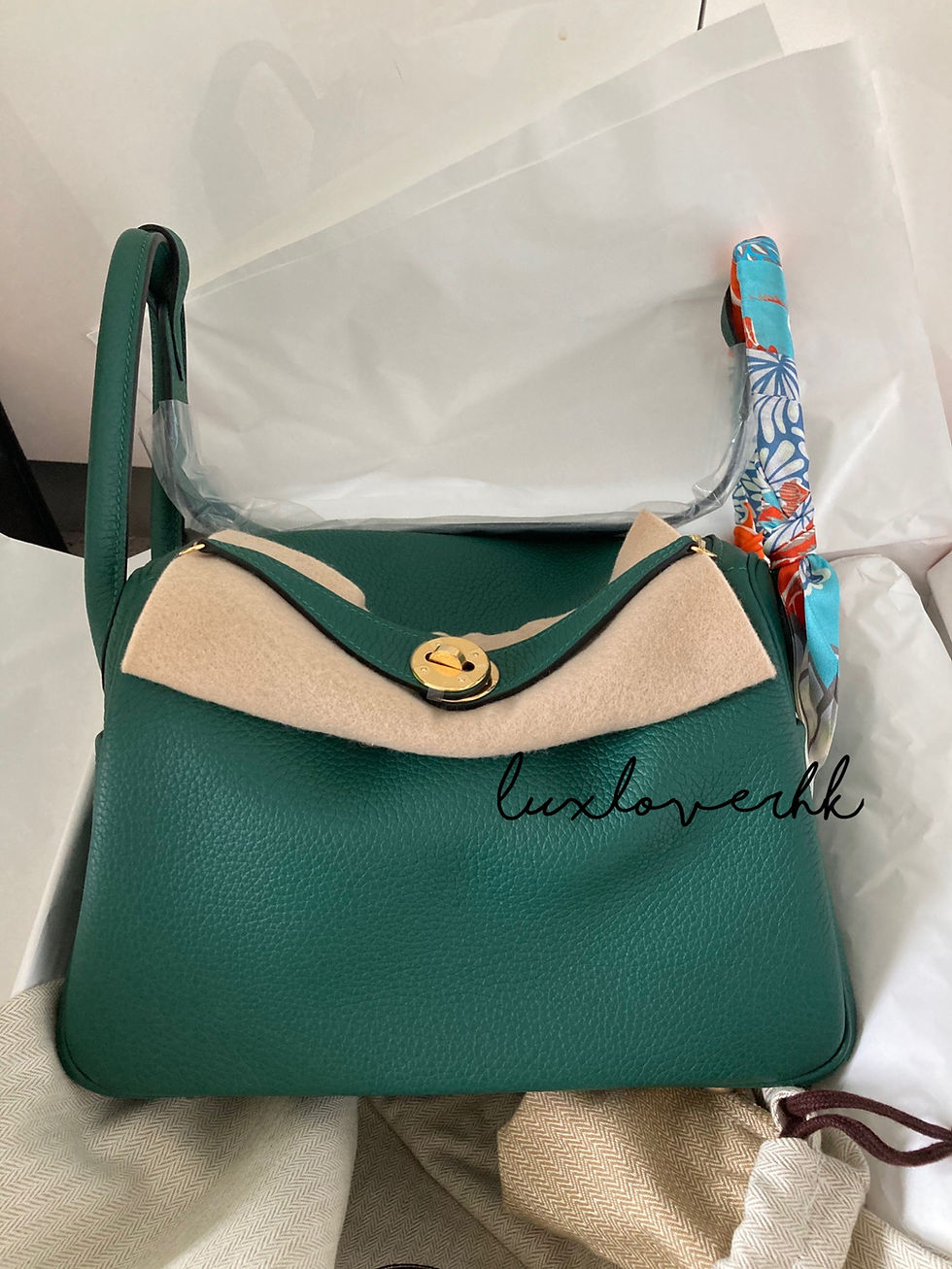 Thumbnail: Hermes Lindy26 colour Z6 孔雀綠 金扣