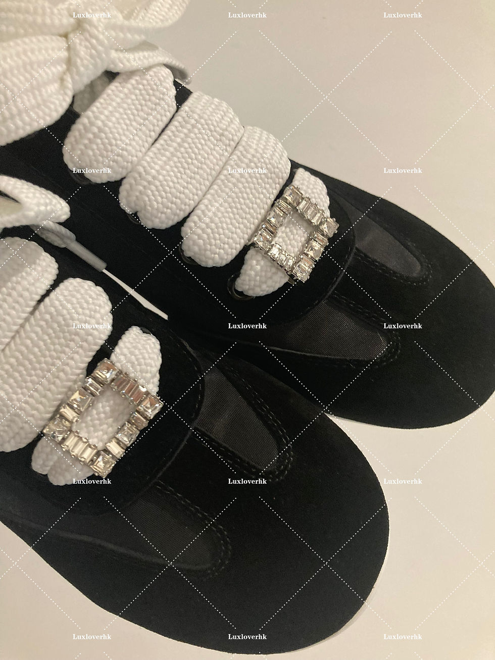 Thumbnail: Roger Vivier Viv Low suede-trimmed embroidered leather sneaker 黑色