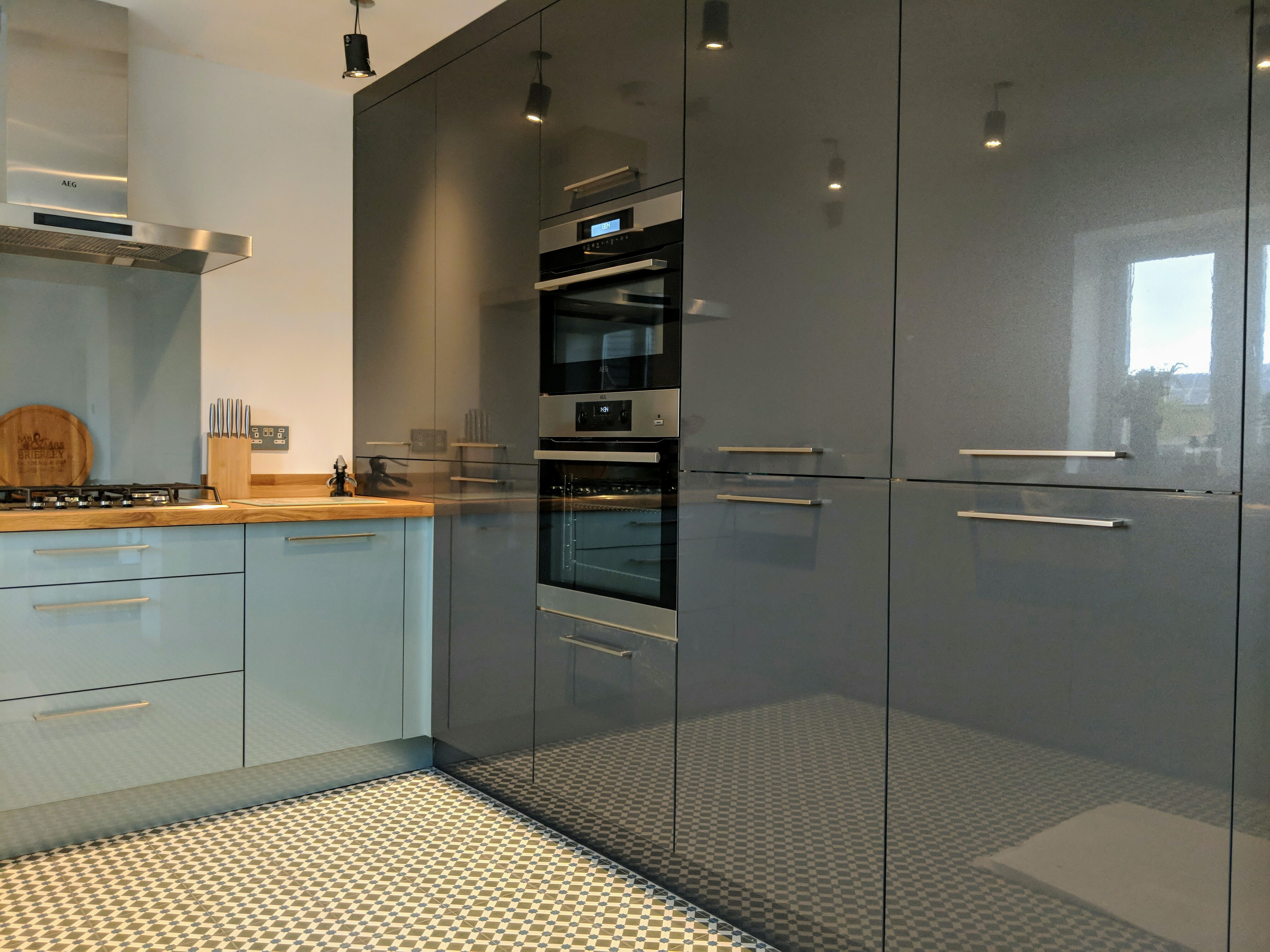 Graphite Metallic Gloss doors