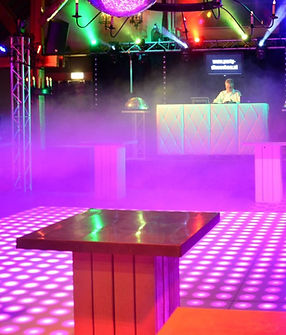 Feestlocatie met verlichte dansvloer