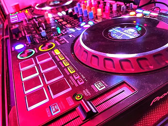DJ Apparatuur van Feest DJ Joes van Hees Waalwijk