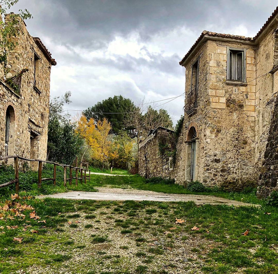 Roscigno Vecchia, ghost town
