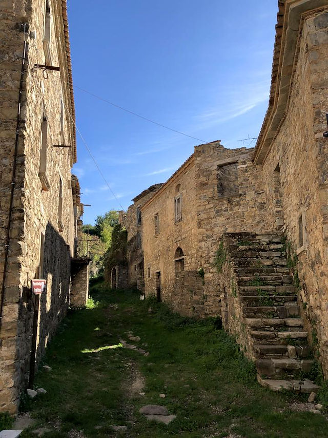 Roscigno Vecchia, ghost town