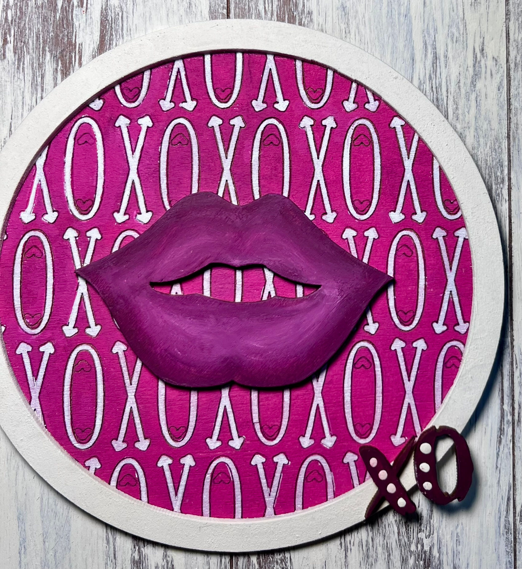 Magenta Valentine craft kit insert with white XOXO background, purple lips, small XO accent, and round white trim