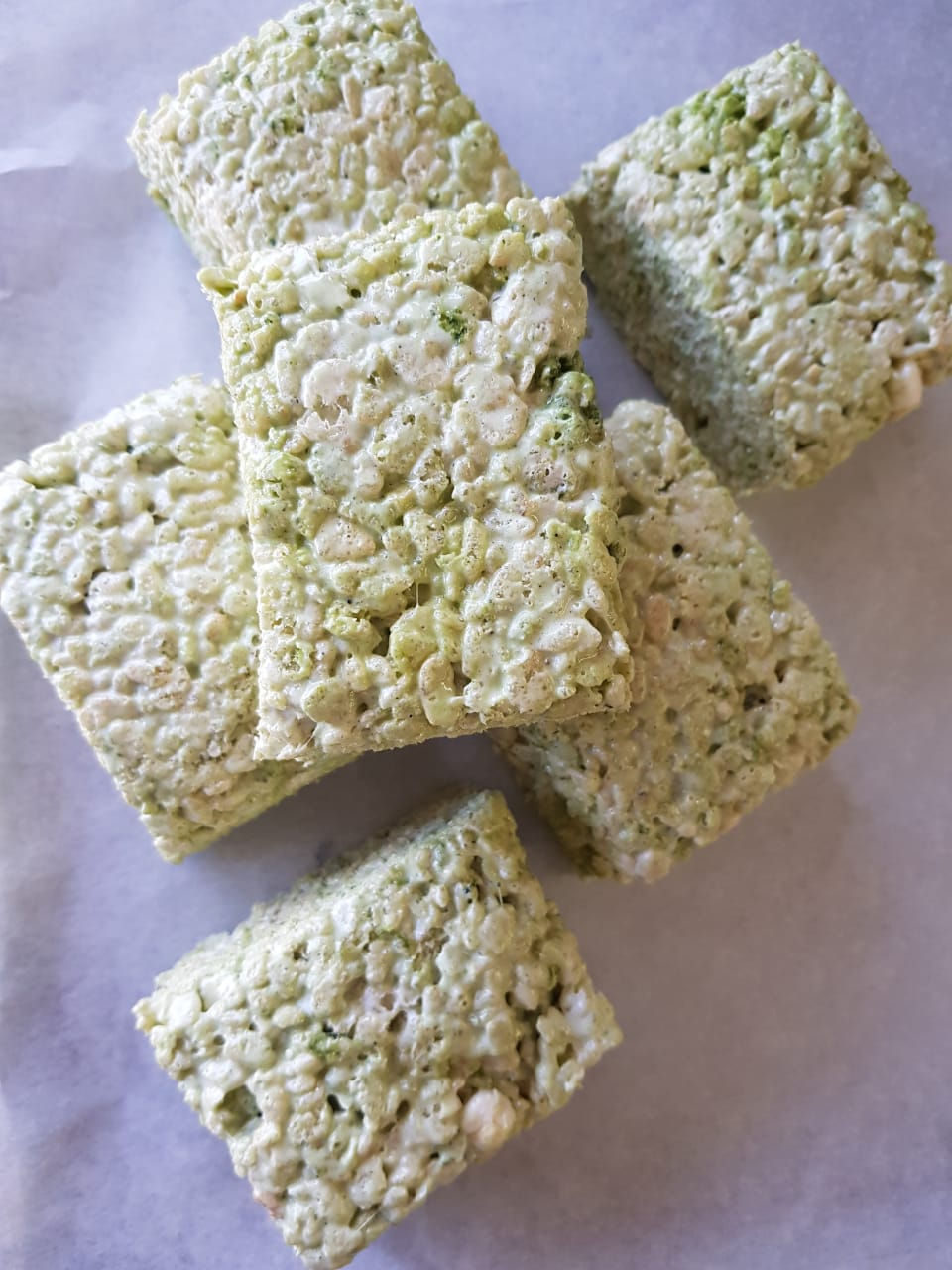 MATCHA RICE CRISPPY