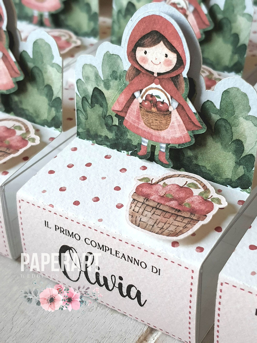 bomboniere porta confetti scatolina confettata cestino mele cappuccetto rosso pois foresta