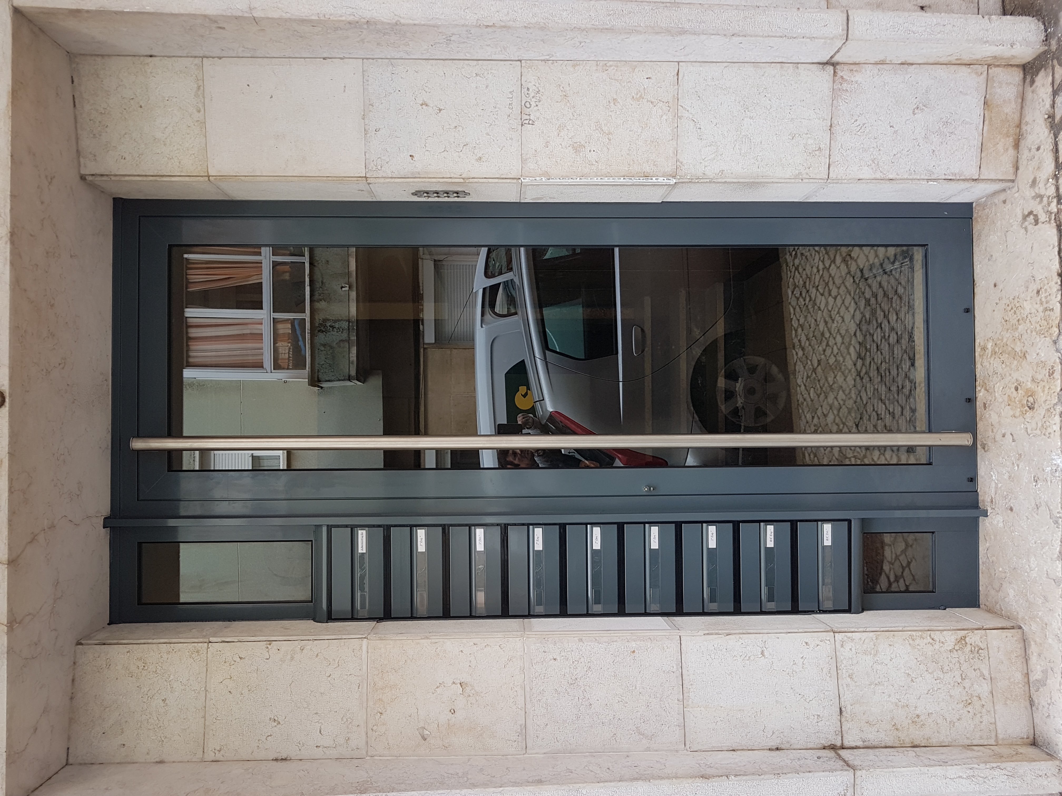 porta predio Queluz