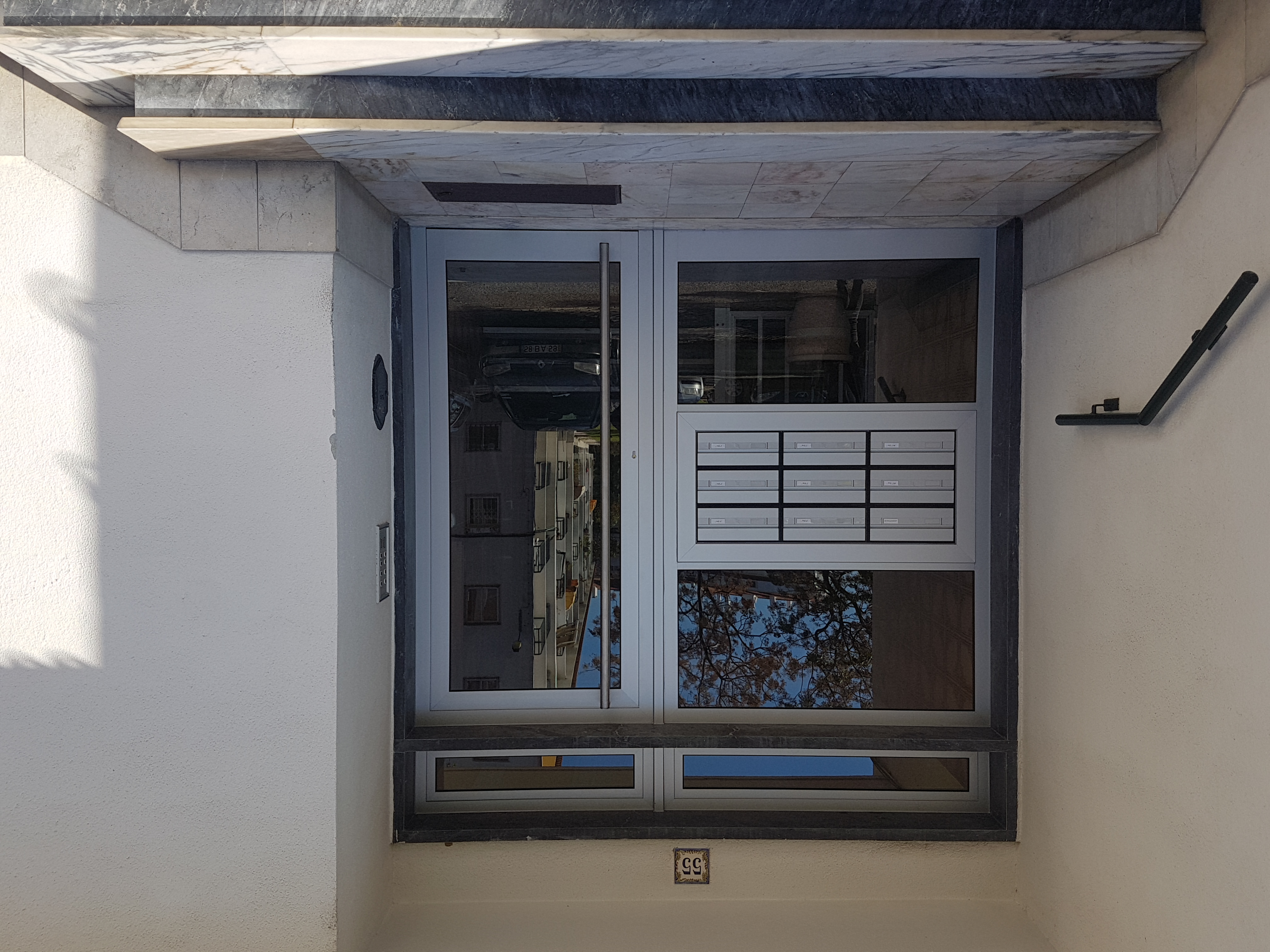 Porta predio Carcavelos