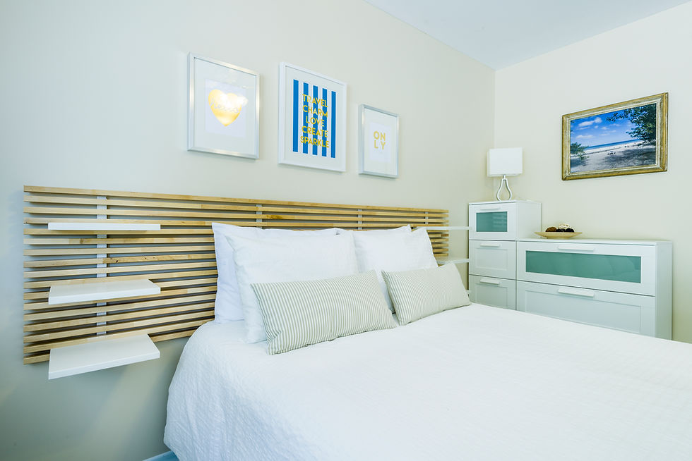 Signature Room | Hollywood Cottages
