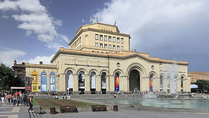 1280px-2014_Erywań,_Narodowa_Galeria_Arm