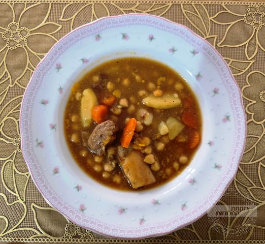 מרק בשר וחומוס | רוקחלת החלומות