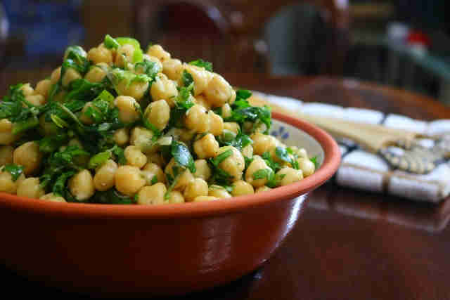 סלט חומוס וגרגיר הנחלים