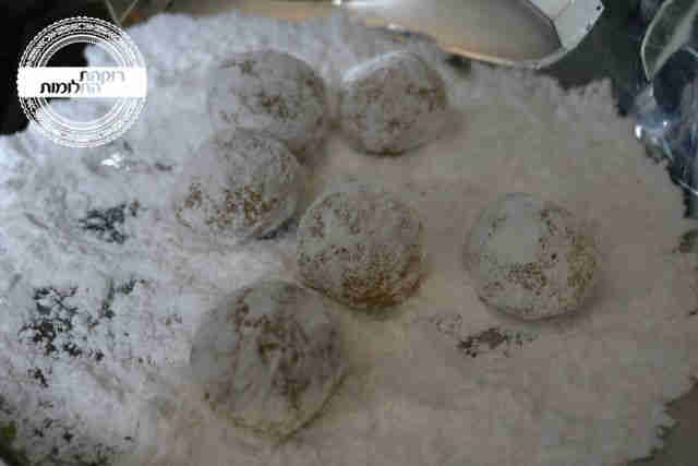 ואח"כ באבקת סוכר