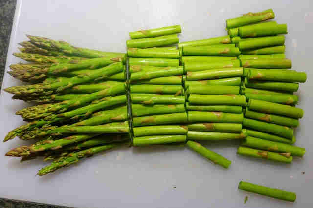 פסטה ברוטב שמנת ואספרגוס