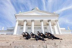 Ismo Dance Company Anybody’s Architecture: Senaatintorin portaat