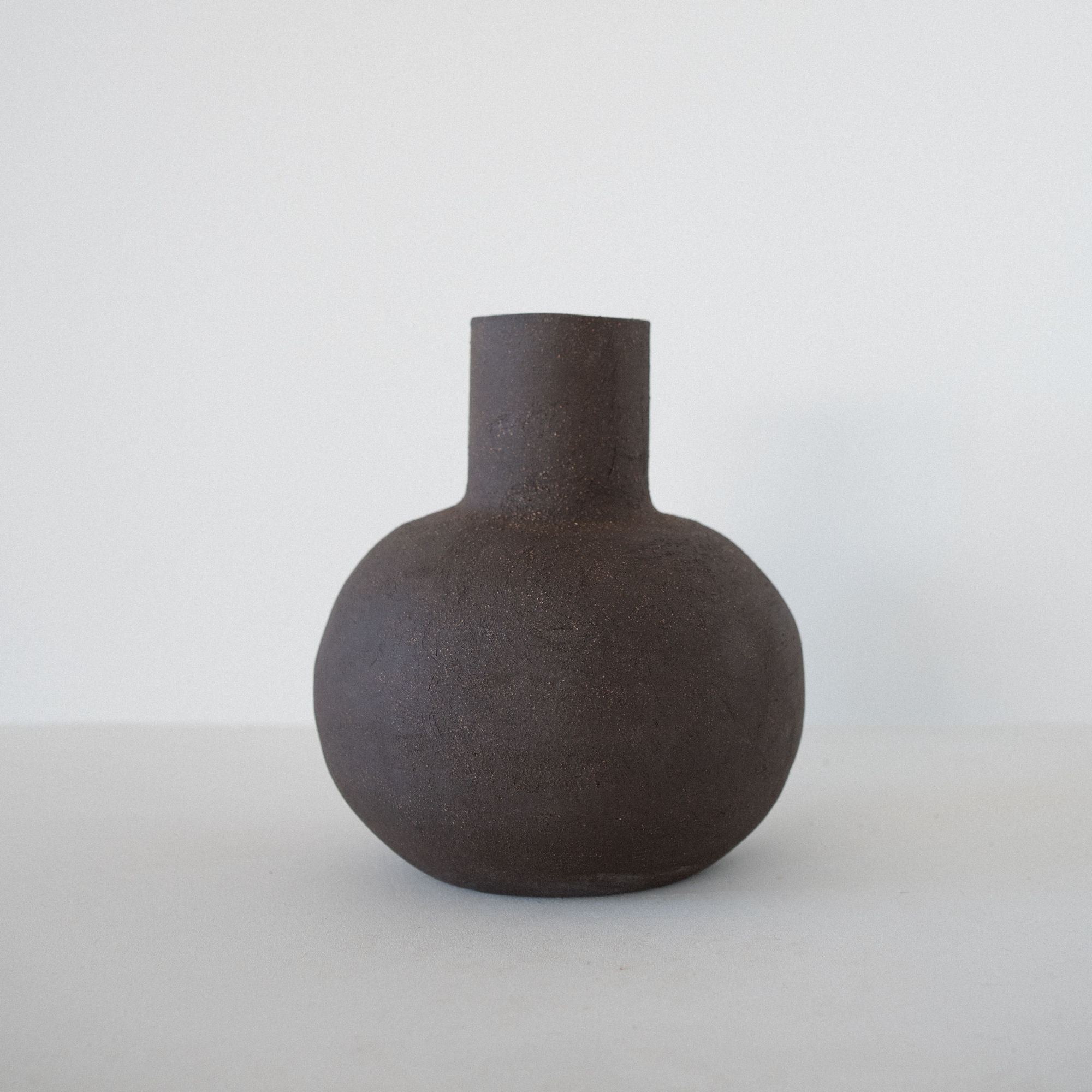 Vase ebène en grès