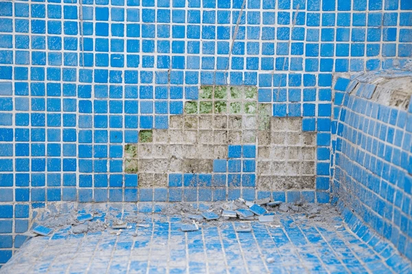 swimming-pool-poor-condition-pending-600nw-2148281769.webp