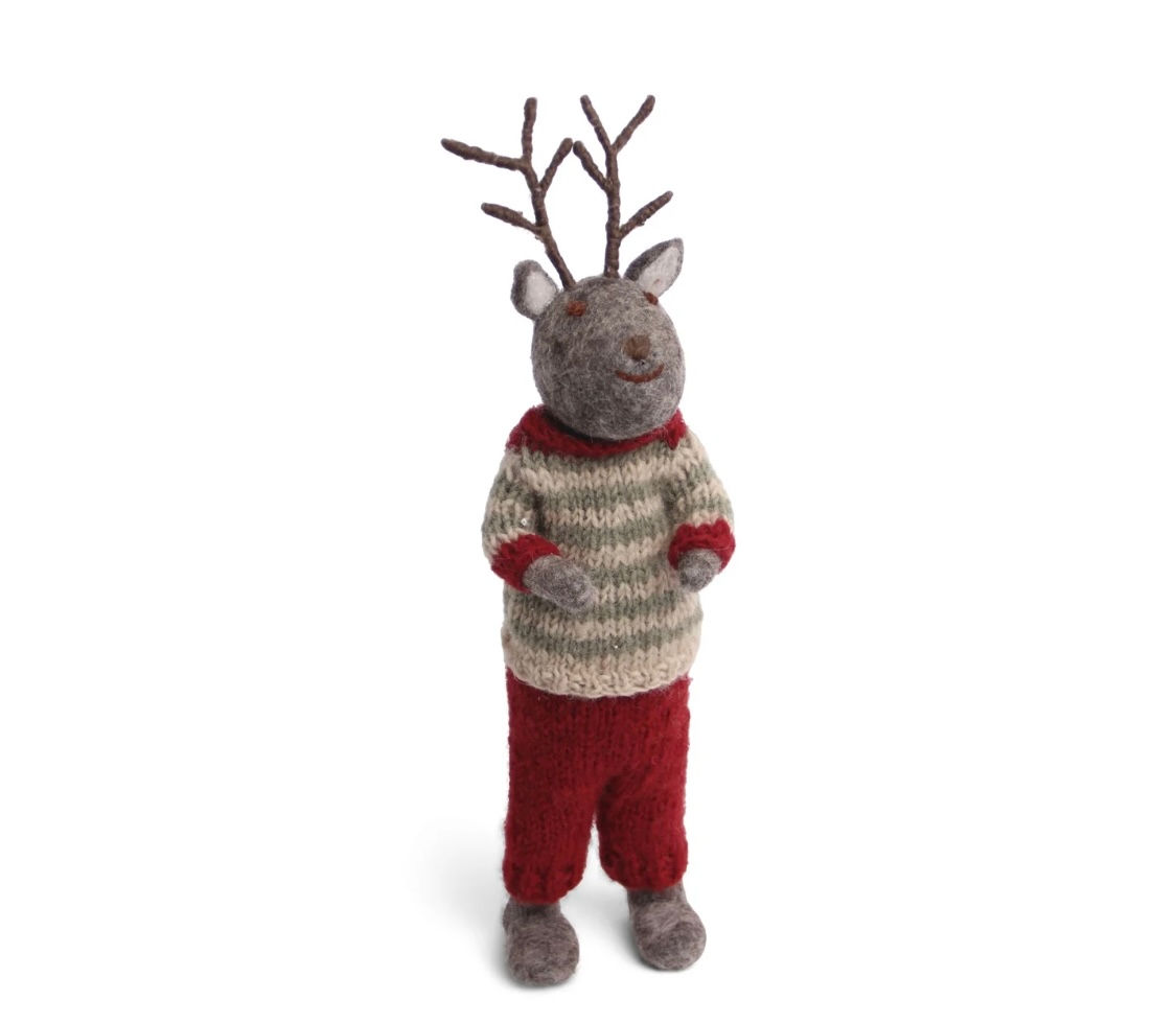 Carw gyda Trowsus a Siwmper /  Deer with Pants and Sweater