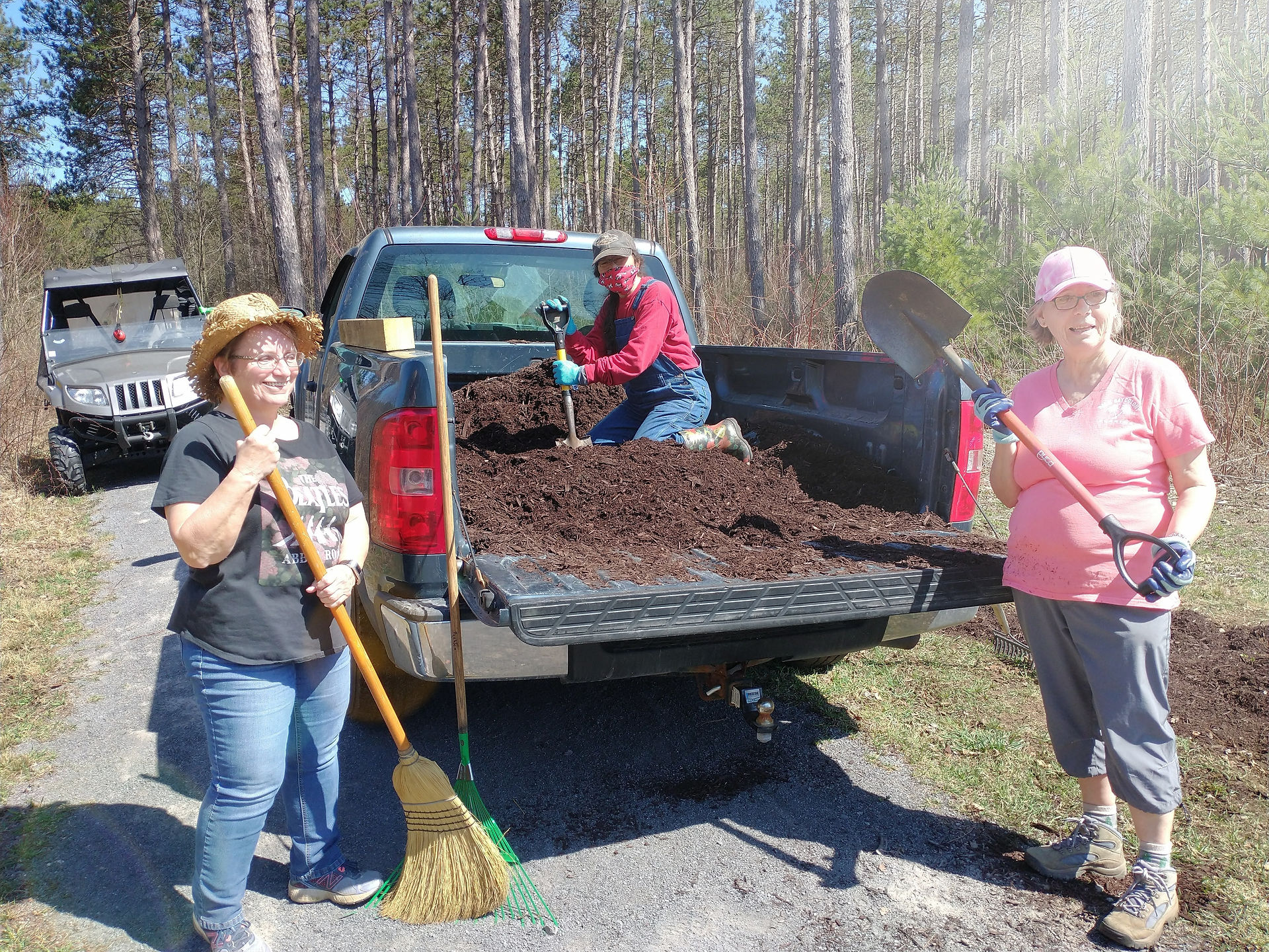 Mulching perennial pollinators