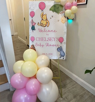 Winnie the Pooh baby shower sign for Chelsey with balloons