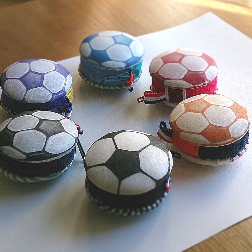 サッカーボールのマカロンケース