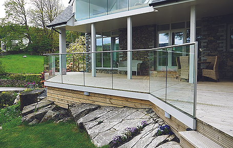 Glasräcke altan utan stolpar