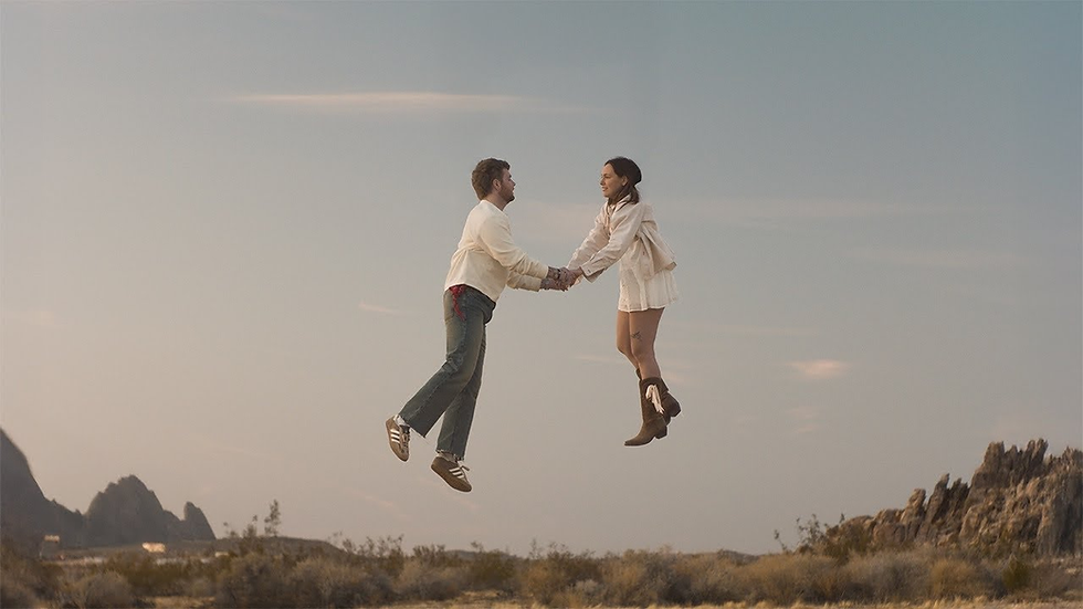 Alex Warren singing in Ordinary music video