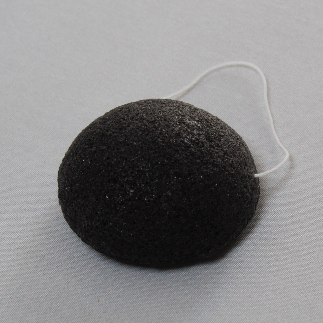 Konjac-Schwamm,schwarz