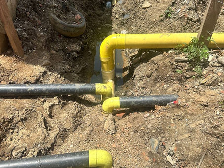 Equipo de Infraestructura e Ingeniería de Fundainil y UNICEF culminan red de canalización de aguas servidas en la comunidad Las Acacias