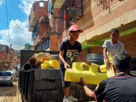 Comunidad de Vista el Ávila II recibe materiales de construcción para iniciar obras de saneamiento junto a Fundainil y UNICEF 