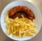 Currywurst mit Pommes