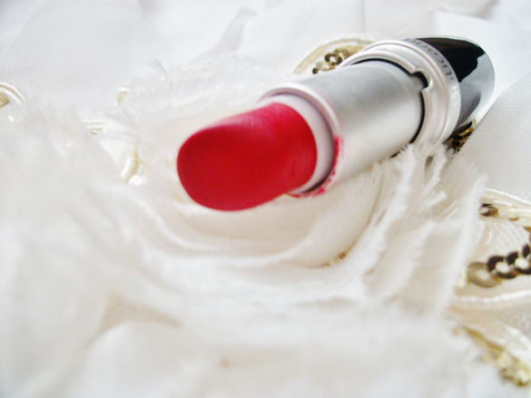 Super dica: Batom vermelho para camuflar as olheiras