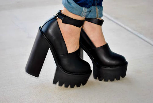Sapatos tratorados